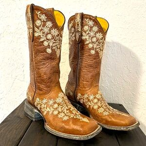 Women’s Embroidered square toe Boot